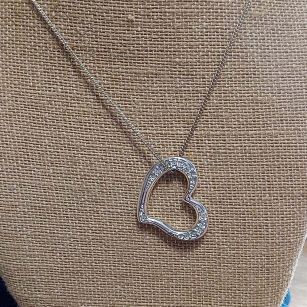 Vintage Avon heart w/rhinestones necklace Silver Plated.     T1